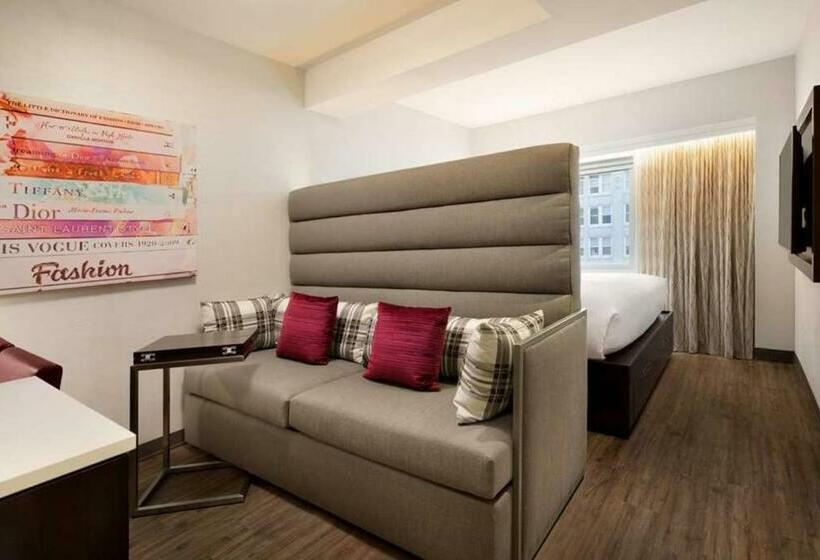 스탠다드 스튜디오 킹침대, Embassy Suites By Hilton New York Manhattan Times Square