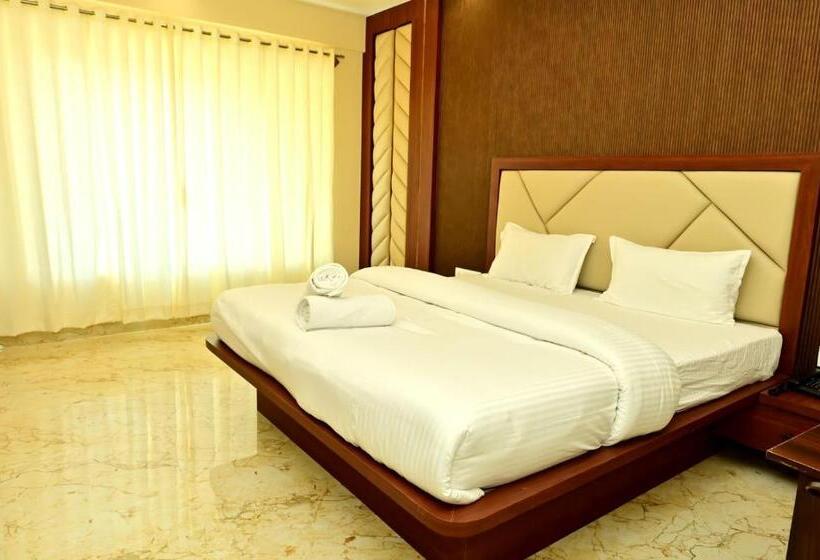 Президентский Люкс, Downtown Pr Groups Raashi Residency