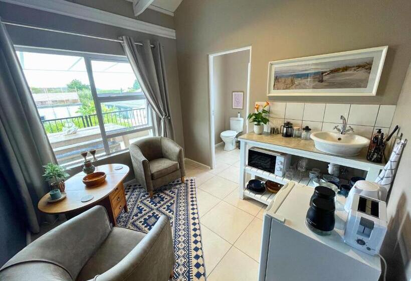 Номер Стандарт с Балконом, Calm Waters Guesthouse