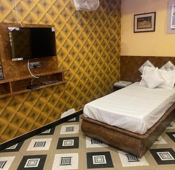 اتاق لوکس, Shri Murari Relax Inn Pg