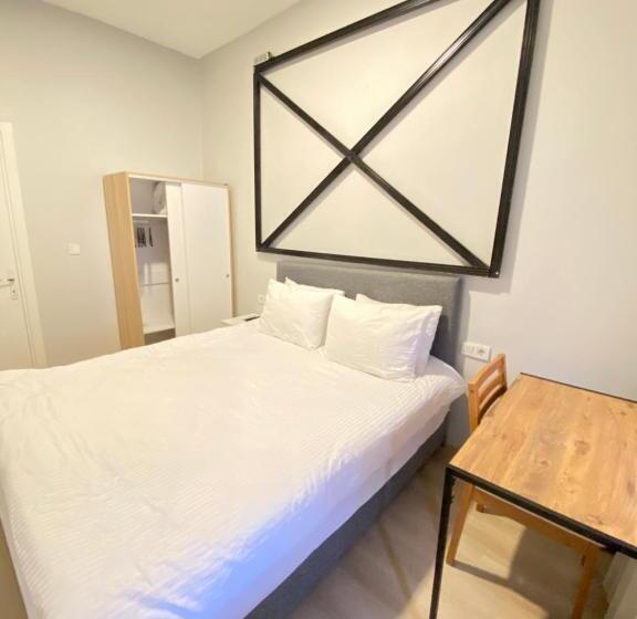带阳台套房, Cozy Suite With Balcony   On The Kadıköy Seaside
