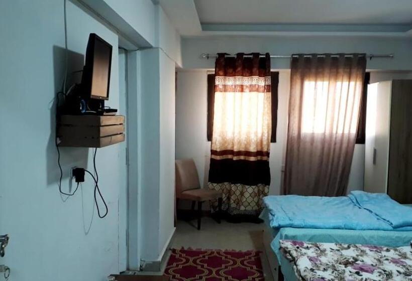 اتاق استاندارد یک نفره, Giza City