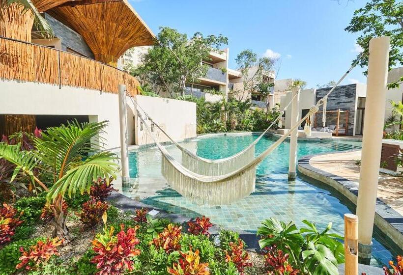 スタンダードルーム, Stylish Studio With Exclusive Amenities, Private Balcony With Bathtub, Shared Swimming Pool And Spa