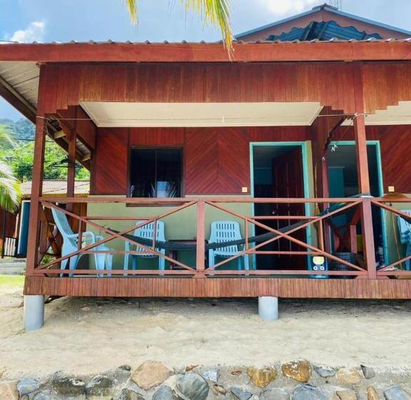 اتاق استاندارد سه نفره, Ella S Place Salang Tioman