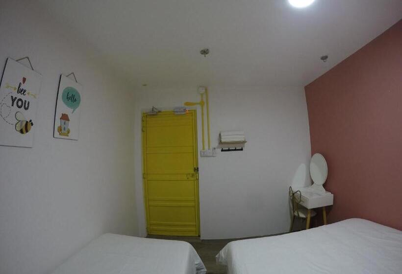 Трехместный Номер Стандарт Совместная Ванная, Coco Guesthouse Kemaman