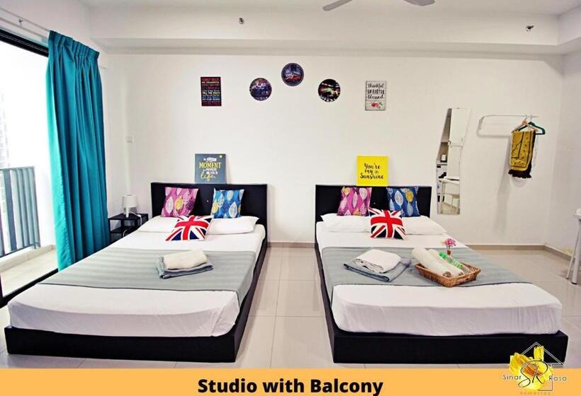 Студио Стандарт с Балконом, Sinar Rasa Homestay At I Soho, I City