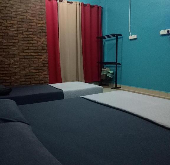 Трехместный Номер Deluxe, Kuala Besut Jetty Budget Hotel Ain   In Front Of Kuala Besut Jetty