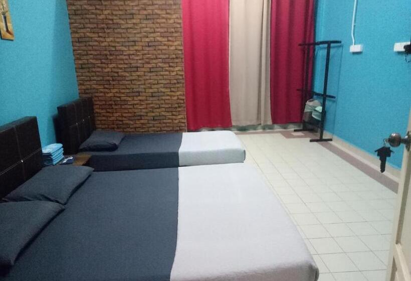 Трехместный Номер Deluxe, Kuala Besut Jetty Budget Hotel Ain   In Front Of Kuala Besut Jetty