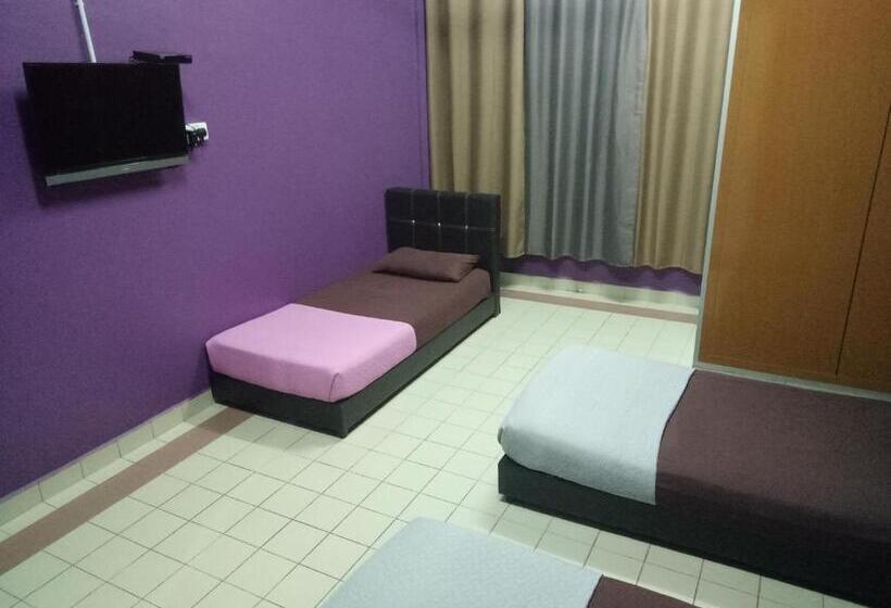 Номер Стандарт Трехместный, Kuala Besut Jetty Budget Hotel Ain   In Front Of Kuala Besut Jetty