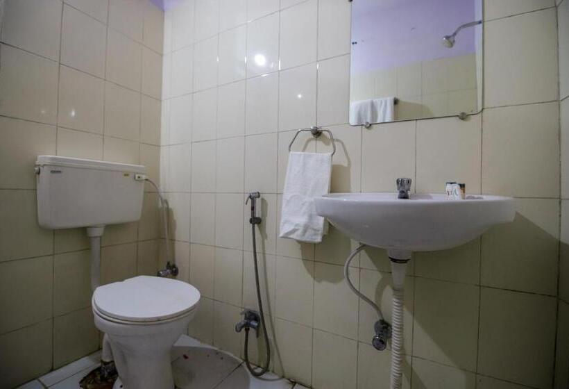 اتاق کلاسیک سه تخته, Oyo Hotel Karani Darshan