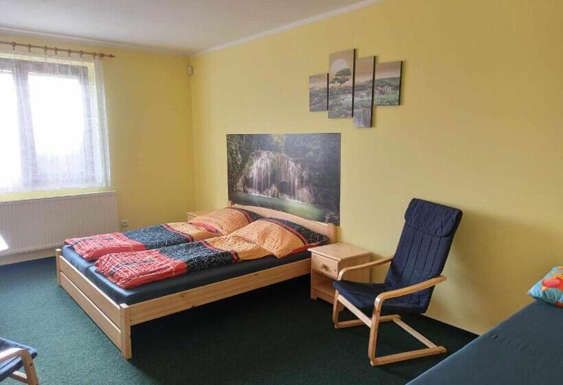 Номер Стандарт, Pavilon V Ráji