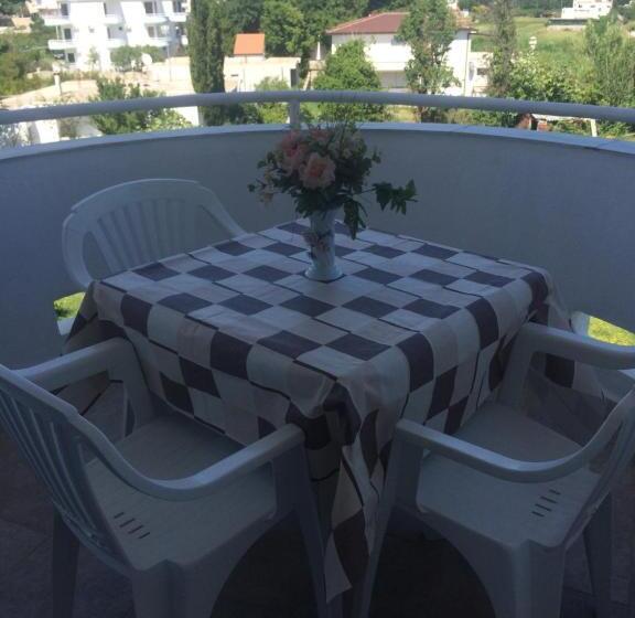 اتاق استاندارد سه تخته با بالکن, Guest House Green Garden