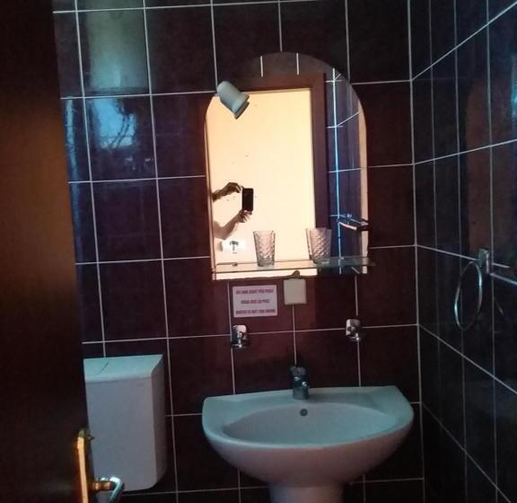 اتاق استاندارد سه تخته با بالکن, Guest House Green Garden