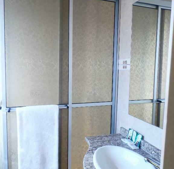 اتاق استاندارد چهار تخته, Petit Rivera Hotel