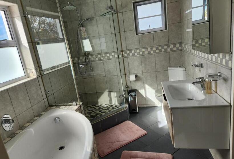 خانه 2 خوابه, Constantia Cottages
