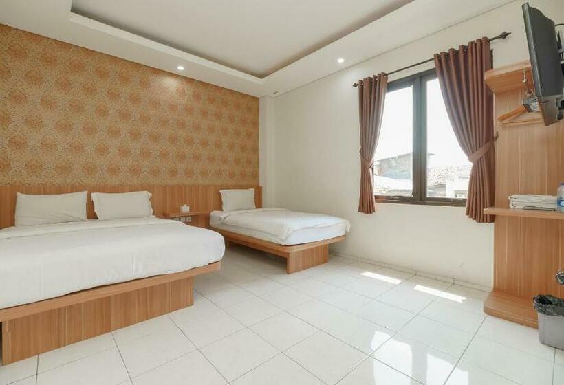 家庭间, Green Apple Residence Near Sarinah Mitra Reddoorz