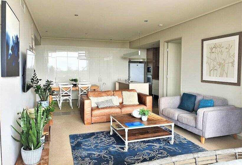 带两个卧室的顶楼公寓, White Shells Luxury Apartments
