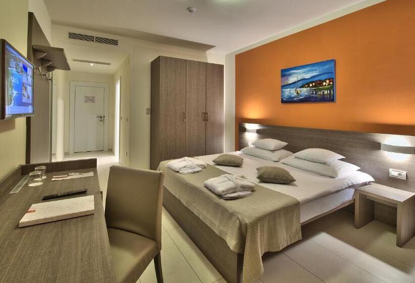 اتاق استاندارد با بالکن, Crvena Luka Resort