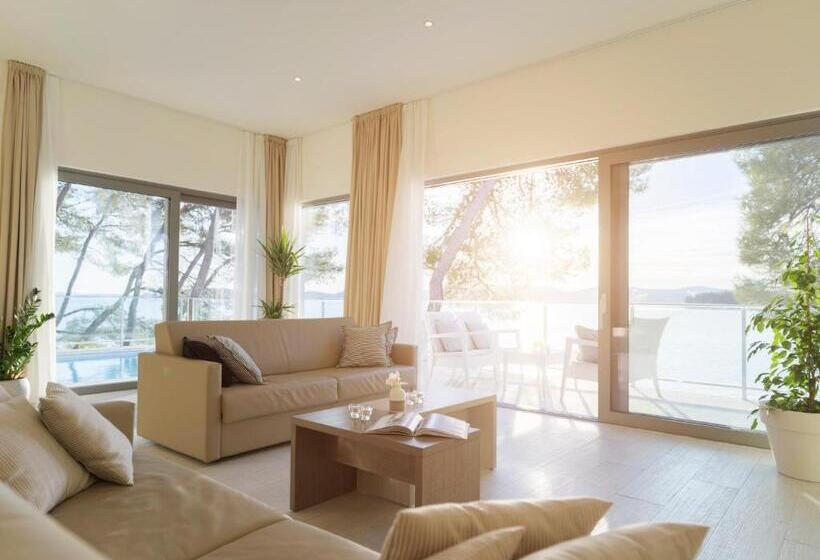 ویلای 4 خوابه, Crvena Luka Resort