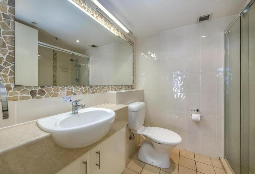 Апартаменты 3 Спальни, Victoria Square Apartments