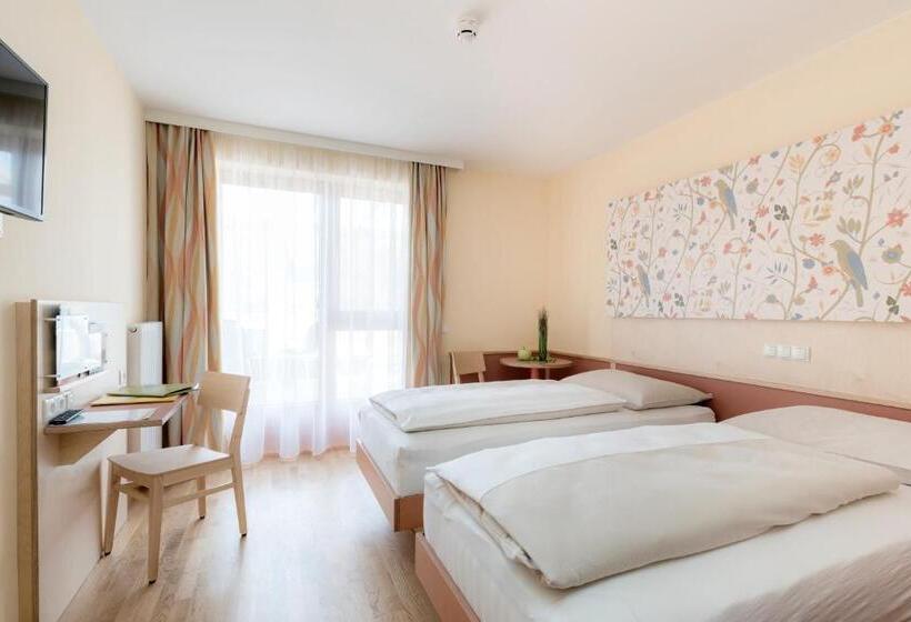 Номер Стандарт Трехместный, Jufa Hotel Stubenbergsee