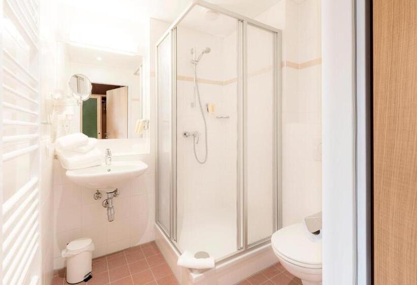 Пятиместный Стандартный Номер, Jufa Hotel Stubenbergsee
