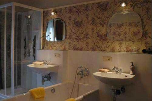 اتاق استاندارد, B&b The Baron