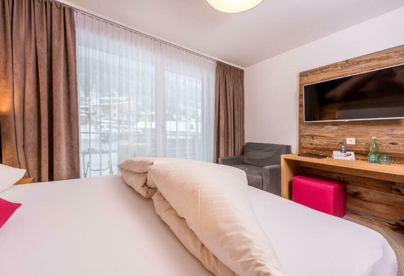 اتاق استاندارد با بالکن, Mountain Resort M&m