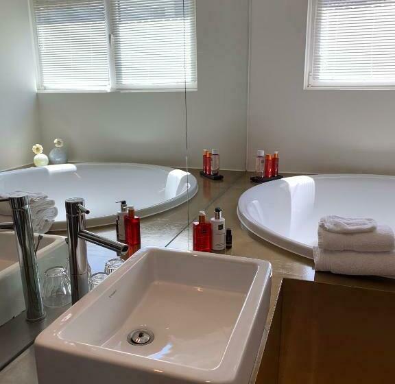 اتاق استاندارد, B&b Yellow Submarine