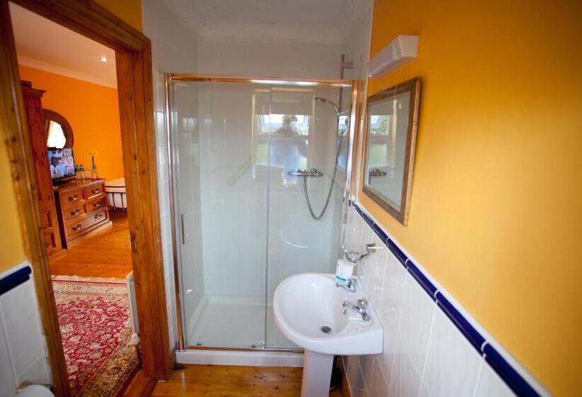 اتاق استاندارد سه نفره, Evergreen Bed & Breakfast