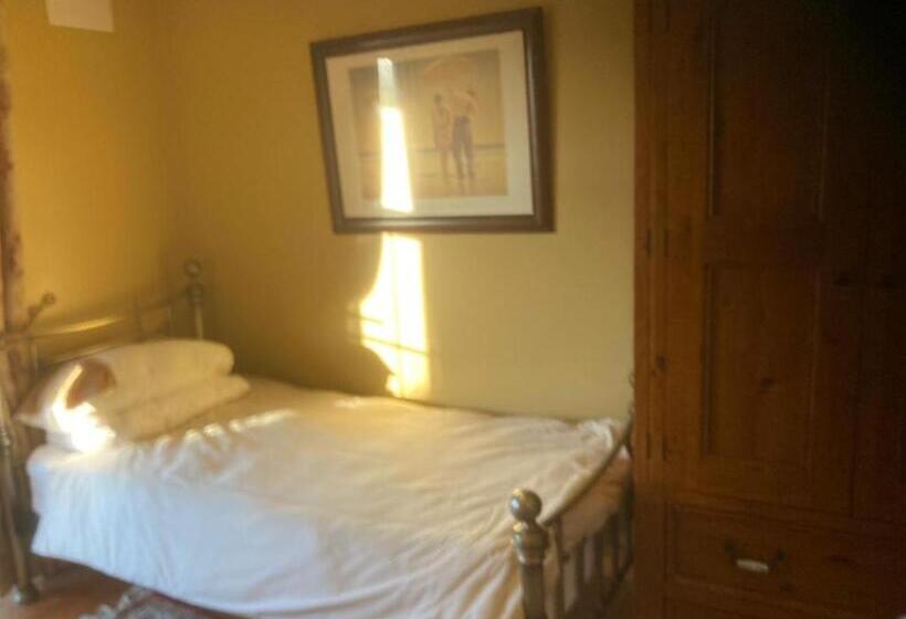 اتاق استاندارد سه نفره, Evergreen Bed & Breakfast