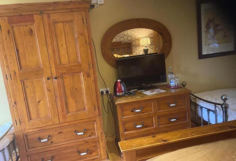 اتاق استاندارد سه نفره, Evergreen Bed & Breakfast