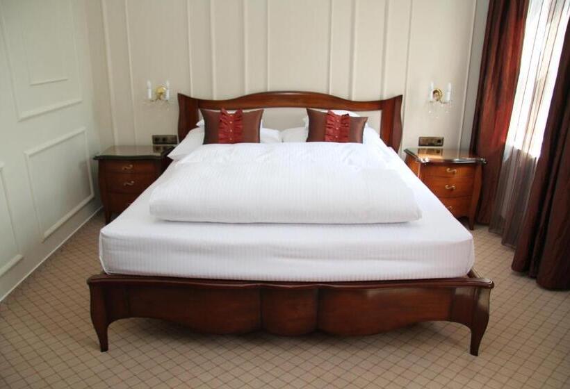 חדר משפחתי, Zum Heiligen Geist