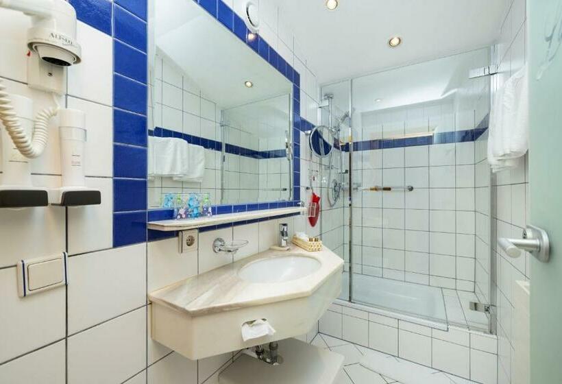 اتاق استاندارد, Schlosshotel Lacknerhof