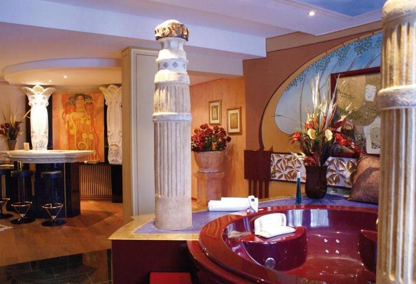سوئیت با وان آب گرم, Schlosshotel Lacknerhof