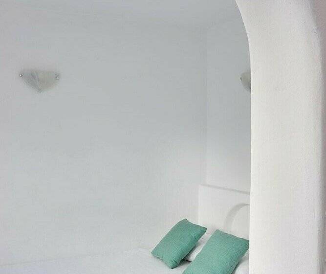 Studio Standard, Ayoba Santorini