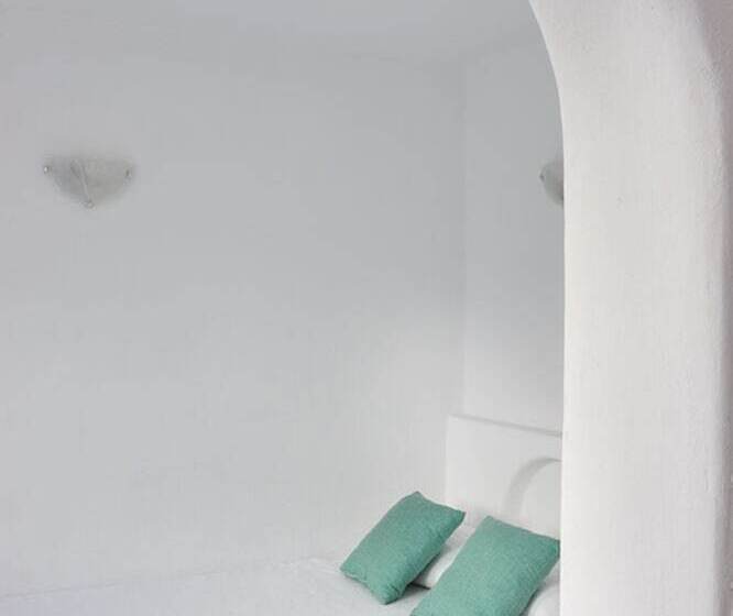 Studio Standard, Ayoba Santorini