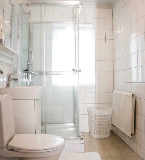 اتاق استاندارد یک تخته با سرویس بهداشتی مشترک, B&b Guesthouse   Bed And Breakfast Keflavik Centre