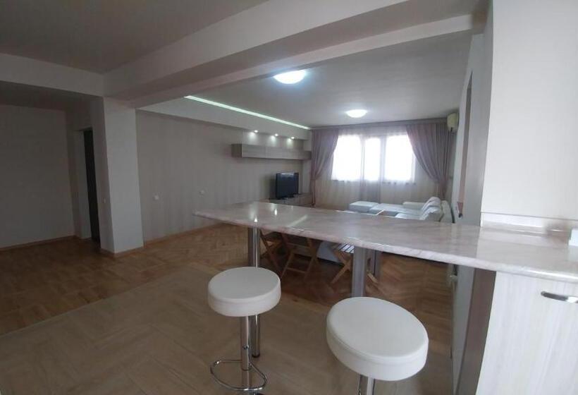 آپارتمان 1 خوابه با بالکن, Cross Resort