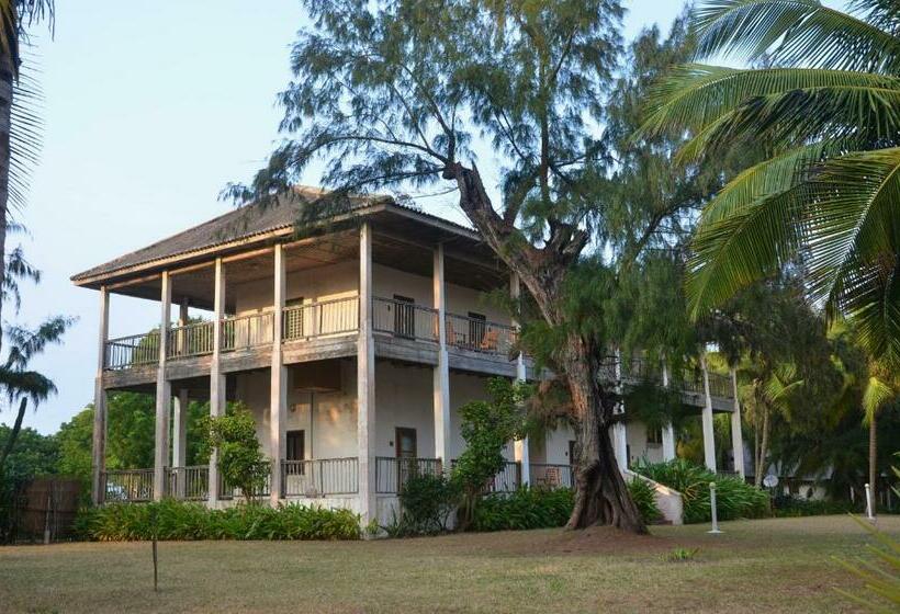 اتاق خانوادگی با چشم‌انداز دریا, Auberge De Grand Popo