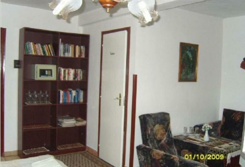 غرفة قياسية, Lillafüred Kapuja