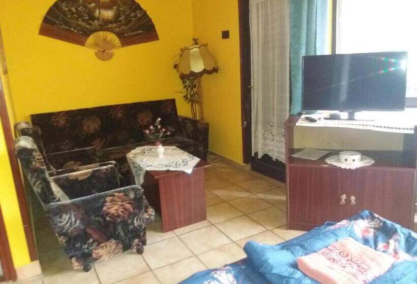 غرفة قياسية ثلاثية, Lillafüred Kapuja