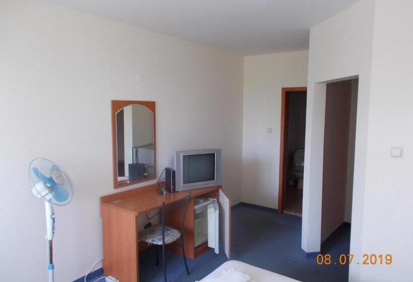 Номер Стандарт с Балконом, Family Hotel Atlas