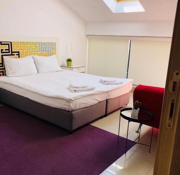 سوئیت 2 خوابه, Executive Rooms And Suites Play