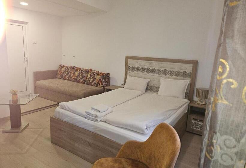 Standard Triple Room with Terrace, Priyateli   Friends