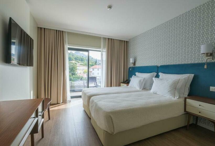 디럭스 룸, Vouga