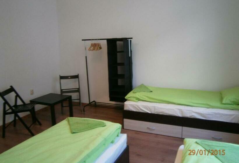 Четырехместный Номер Economy, Ivory Tower Hostel