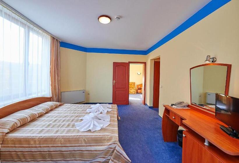 Апартаменты 2 Спальни с Балконом, Petar And Pavel Hotel & Relax Center