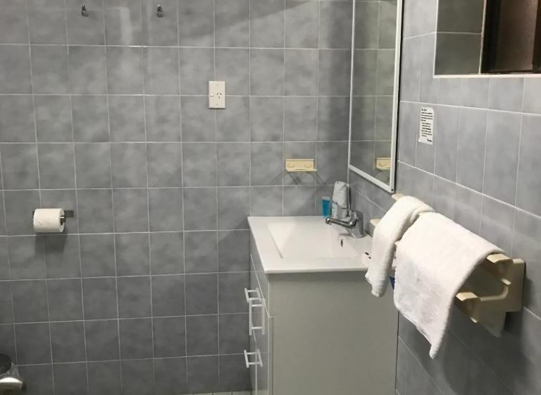 Апартаменты 1 Спальня Вид на Бассейн, Hawks Nest Motel