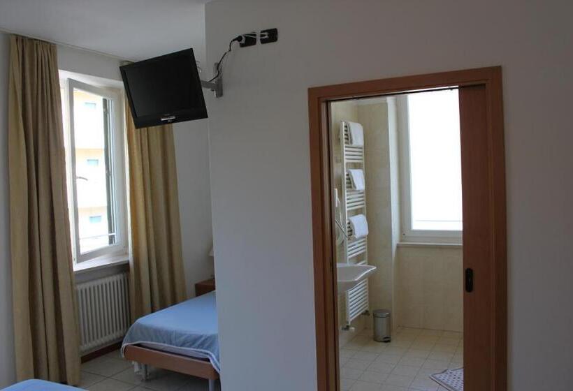 اتاق استاندارد سه نفره, Albergo Hofer